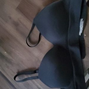 BRAND NEW, WITHOUT TAGS, never worn, wireless padded bra